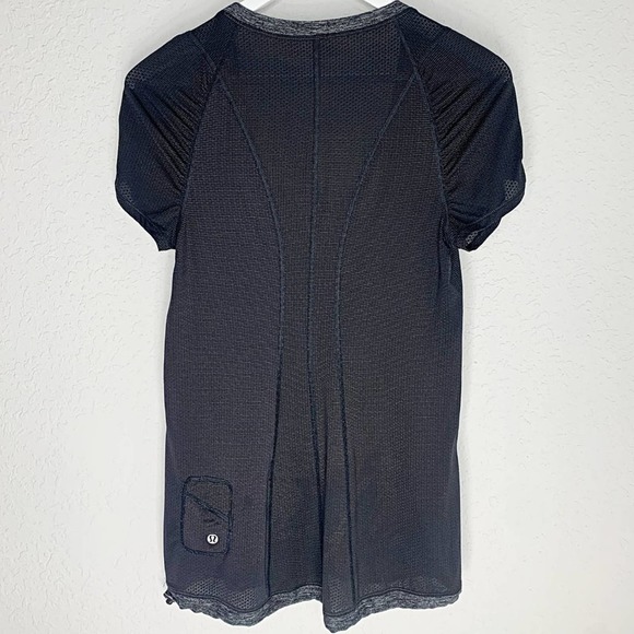Lululemon Willpower Ruched Drawstring Short Sleeve Tech Tee in Black - Picture 4 of 7
